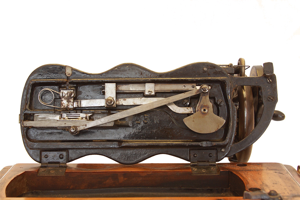 Singer compartment